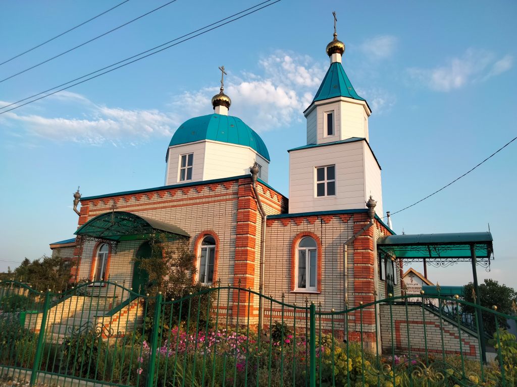 Пионер. Церковь Серафима Саровского. фасады