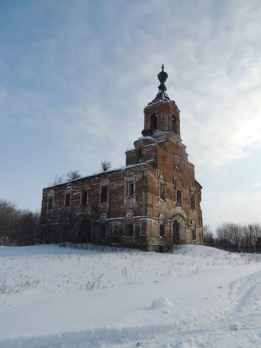 общий вид в ландшафте. Церковь Казанской иконы Божией Матери, Чубаровка (Колышлейский район, Пензенская область)