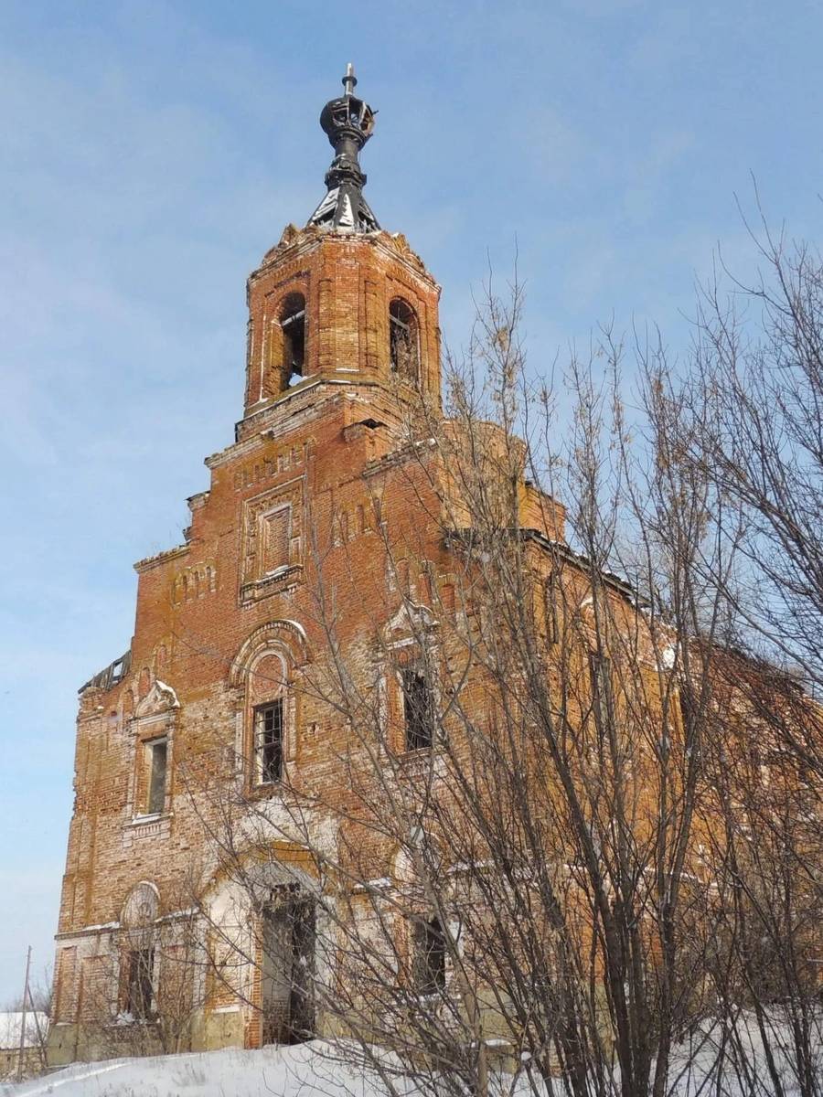 общий вид в ландшафте. Церковь Казанской иконы Божией Матери, Чубаровка (Колышлейский район, Пензенская область)