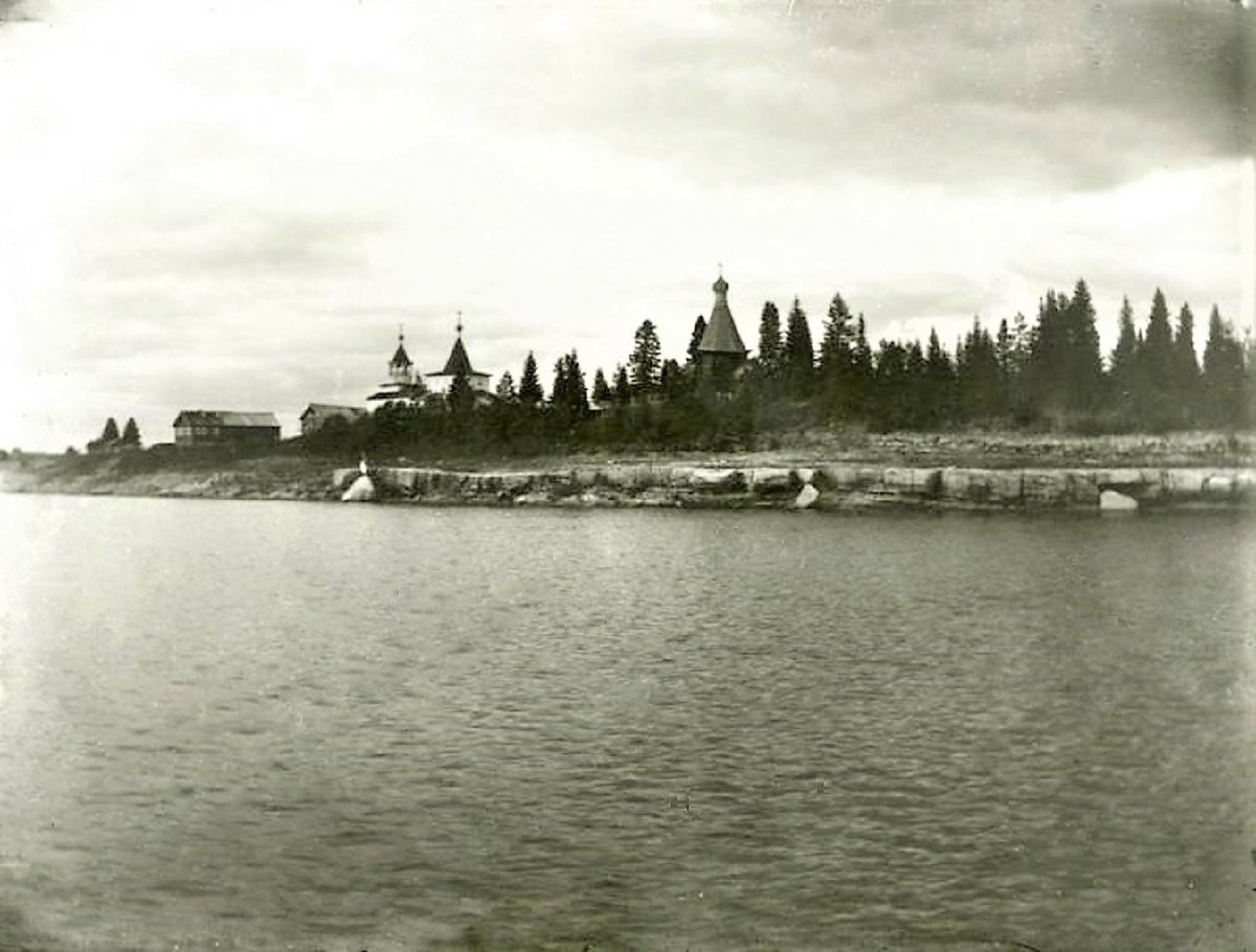 Карьеры Нижние (Панилово). Церковь Николая Чудотворца. архивная фотография, Вид на Ильинскую и Никольскую церкви села Панилово с Северной Двины. 1900-е годы. 