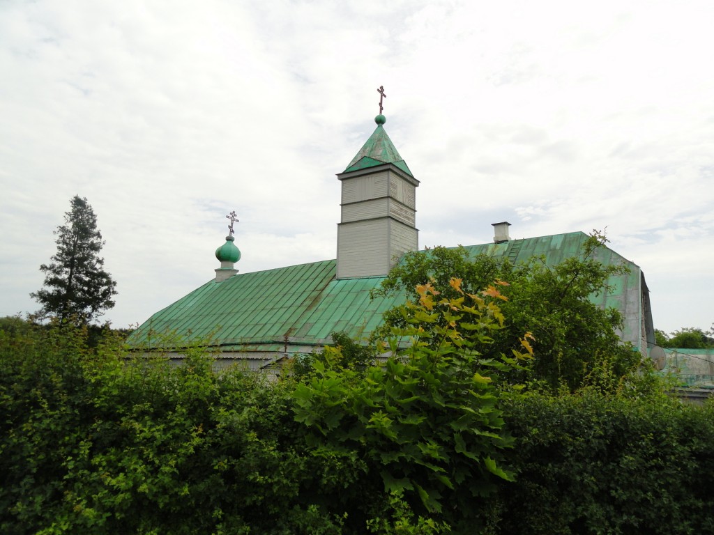 Старообрядческая моленная Покрова Пресвятой Богородицы, Укмерге (Вильнюсский уезд, Литва). общий вид в ландшафте