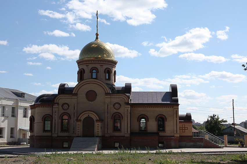 Челябинск. Церковь Кирилла и Мефодия при Православной гимназии. фасады