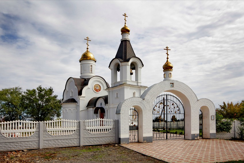 Церковь Покрова Пресвятой Богородицы, Новомаксимовский (Суровикинский район, Волгоградская область). общий вид в ландшафте
