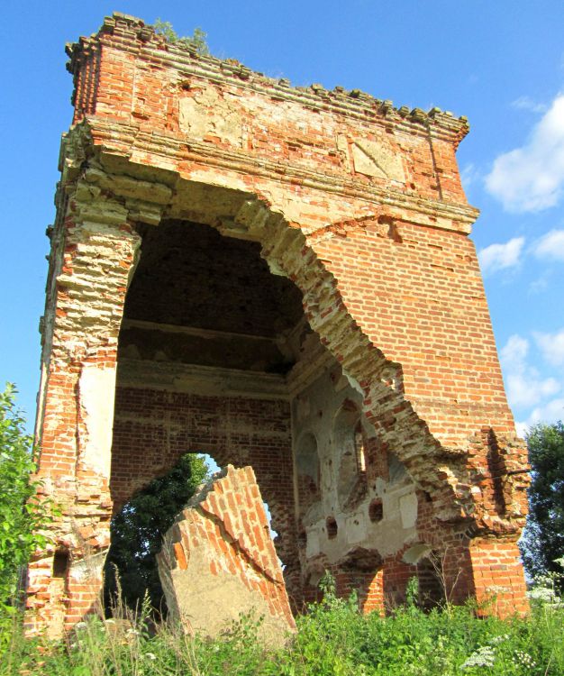 Церковь Положения ризы Христа Спасителя, Ризское (Вяземский район, Смоленская область). фасады, сквозь пролом с северо-западной стороны виден интерьер основного объема