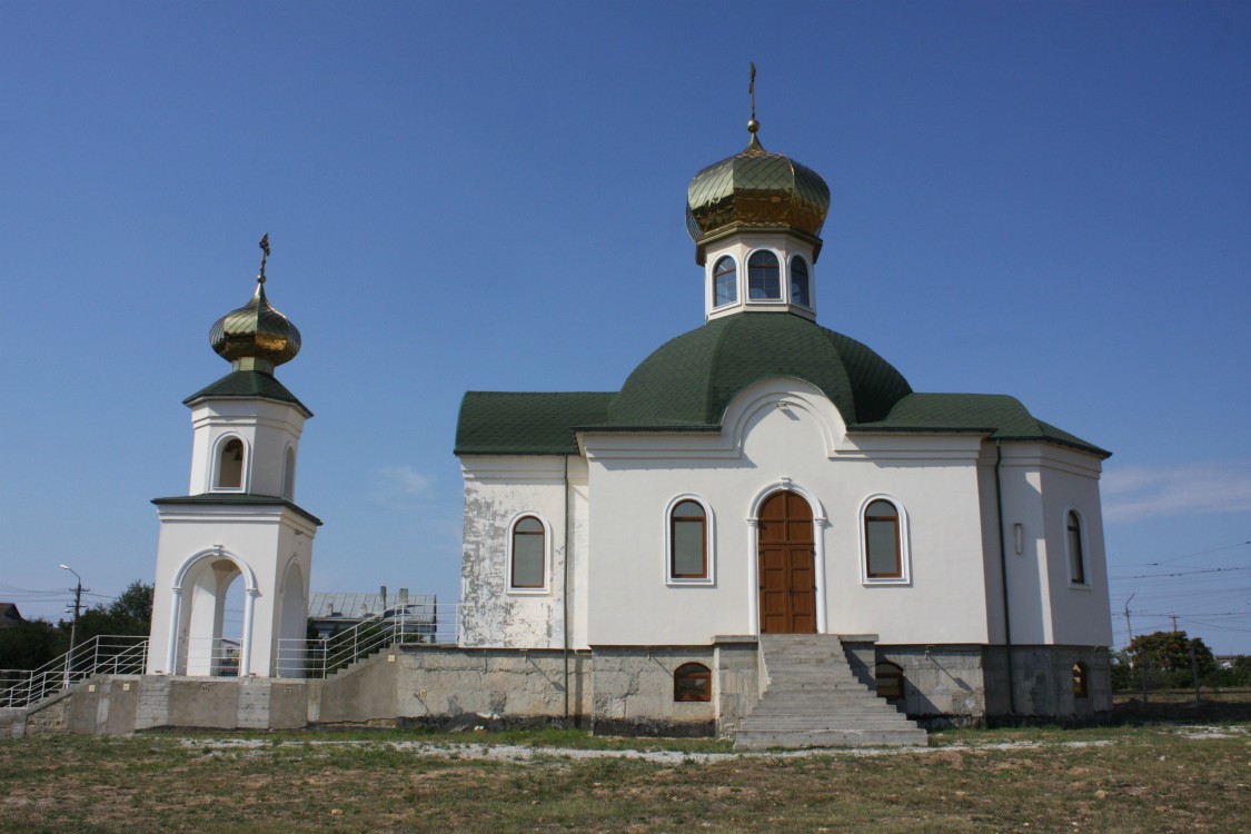 Церковь Луки (Войно-Ясенецкого) в микрорайоне Спутник-2, Евпатория (Евпатория, город, Республика Крым). фасады