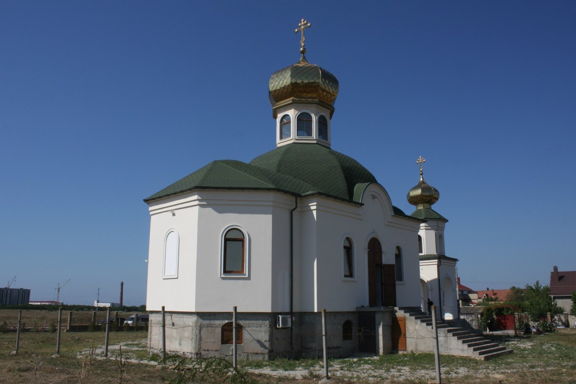 Церковь Луки (Войно-Ясенецкого) в микрорайоне Спутник-2, Евпатория (Евпатория, город, Республика Крым). фасады