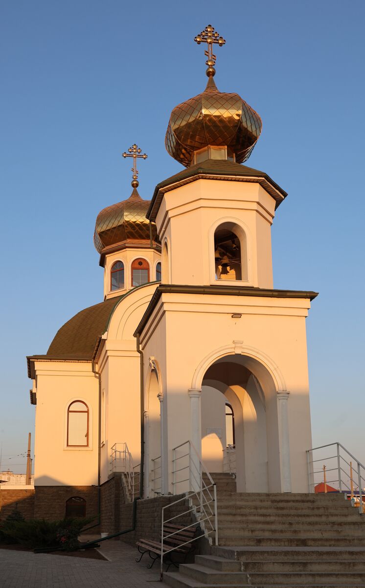Церковь Луки (Войно-Ясенецкого) в микрорайоне Спутник-2, Евпатория (Евпатория, город, Республика Крым). фасады