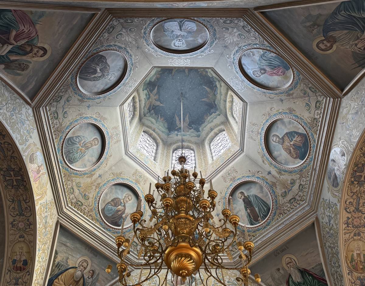 Своды главного объёма, интерьер и убранство. Церковь Успения Пресвятой Богородицы, Славянск-на-Кубани (Славянский район, Краснодарский край)