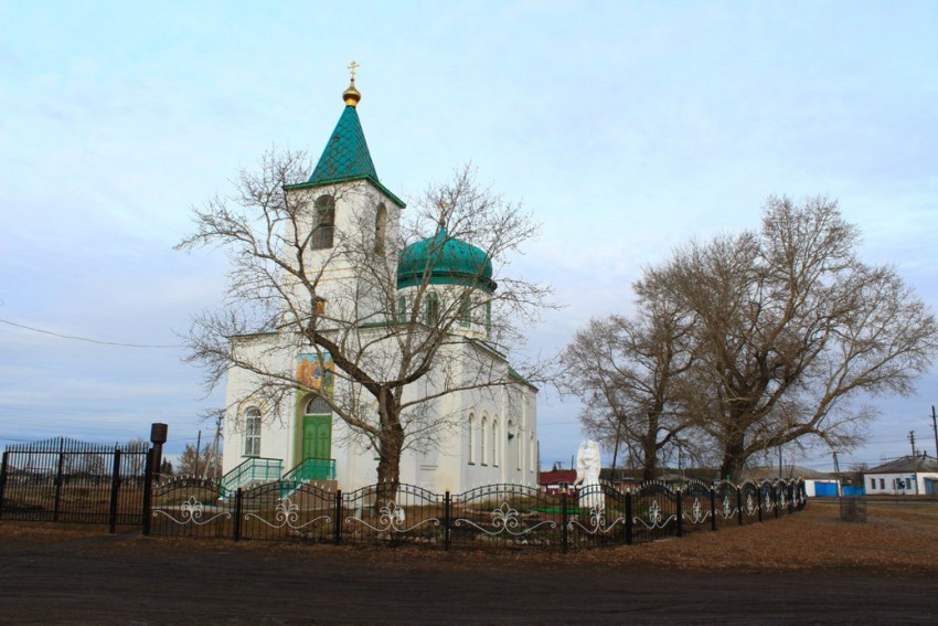 Чернавское. Церковь Прокопия и Иоанна Устюжских. общий вид в ландшафте