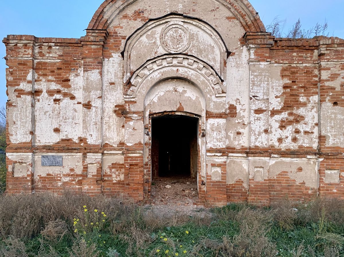 Церковь Троицы Живоначальной, Островное (Мишкинский район, Курганская область). архитектурные детали, Западный фасад