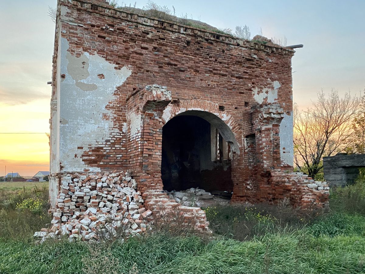 Церковь Троицы Живоначальной, Островное (Мишкинский район, Курганская область). фасады, Восточный фасад с разрушенной апсидой