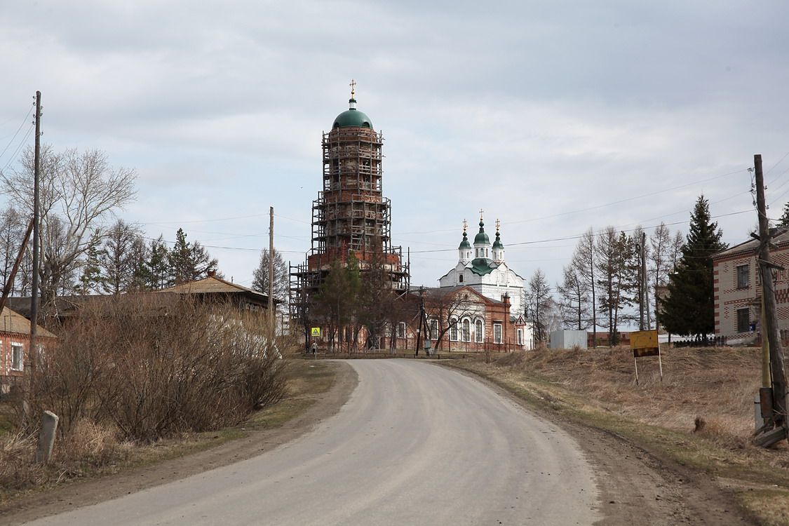 Церковь Рождества Иоанна Предтечи, Широковское (Далматовский район, Курганская область). фасады, Вид со въезда в село