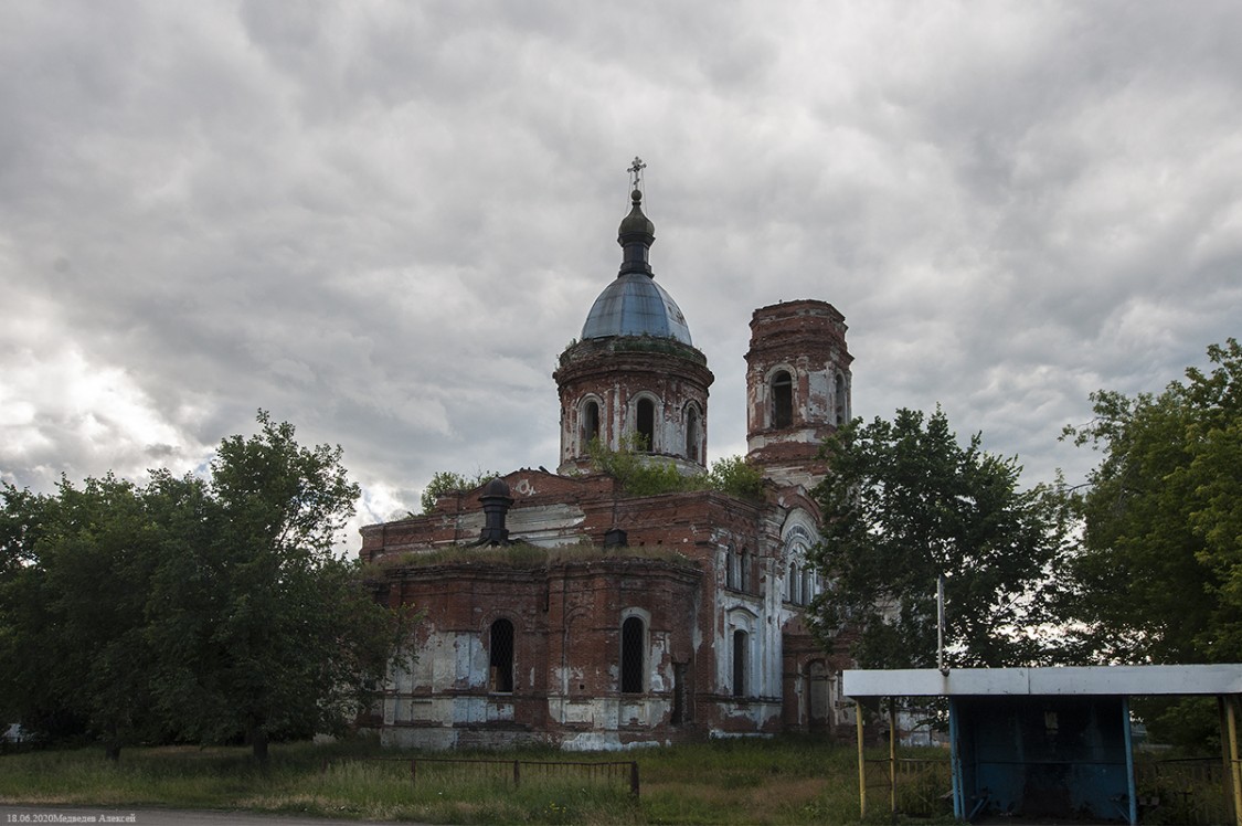 Михайловка. Церковь Николая Чудотворца (новая). общий вид в ландшафте