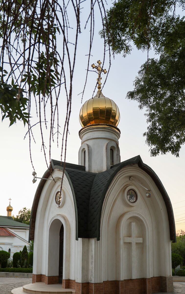 Часовня Троицы Живоначальной, Уютное (Сакский район, Республика Крым). фасады