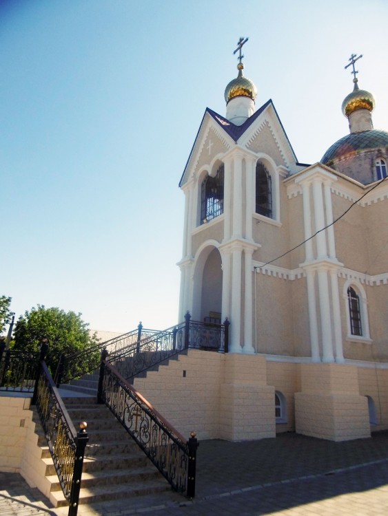 Церковь Всех Святых, Джигинка (Анапа, город, Краснодарский край). архитектурные детали, Южная лестница, ведущая к главным вратам церкви