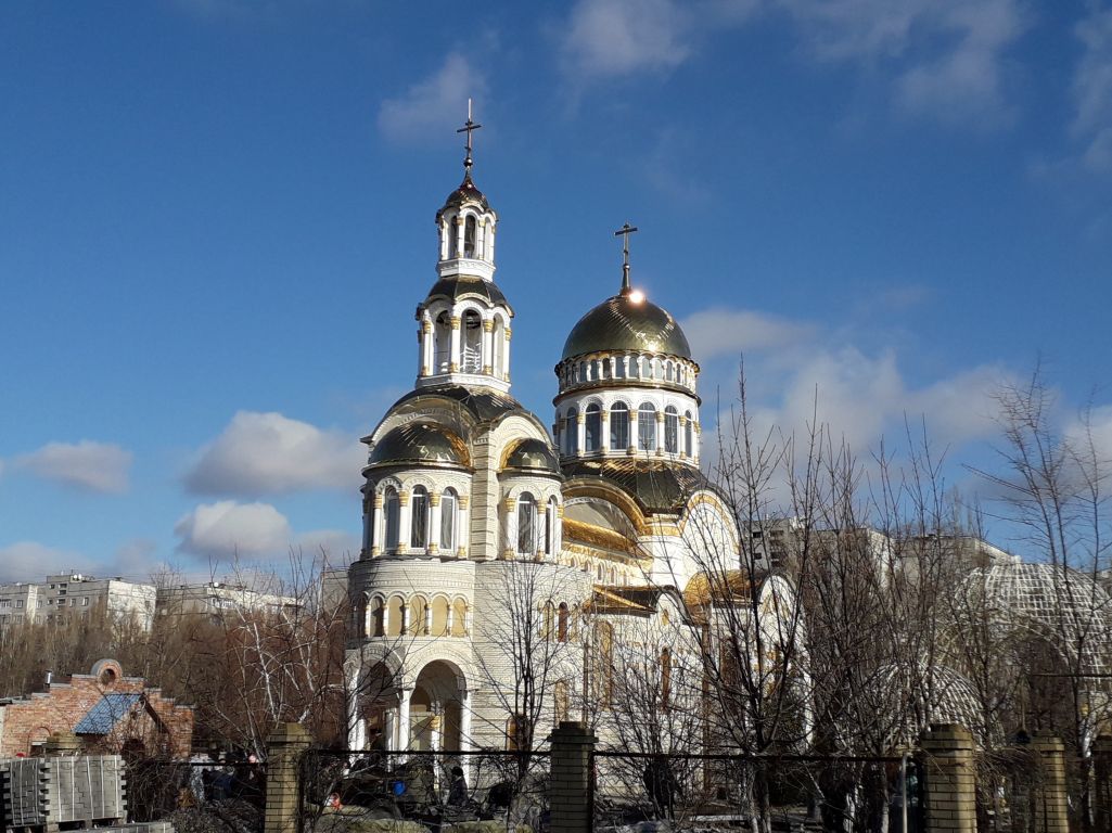 Луганск. Церковь Ксении Петербургской. фасады