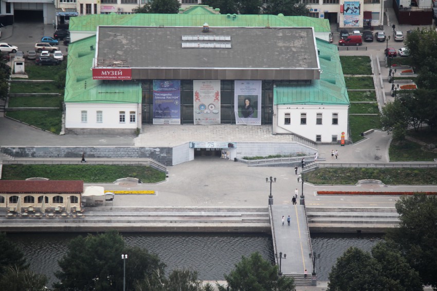 Домовая церковь Николая Чудотворца при бывшей Александровской городской богадельне, Екатеринбург (Екатеринбург (МО город Екатеринбург), Свердловская область). общий вид в ландшафте