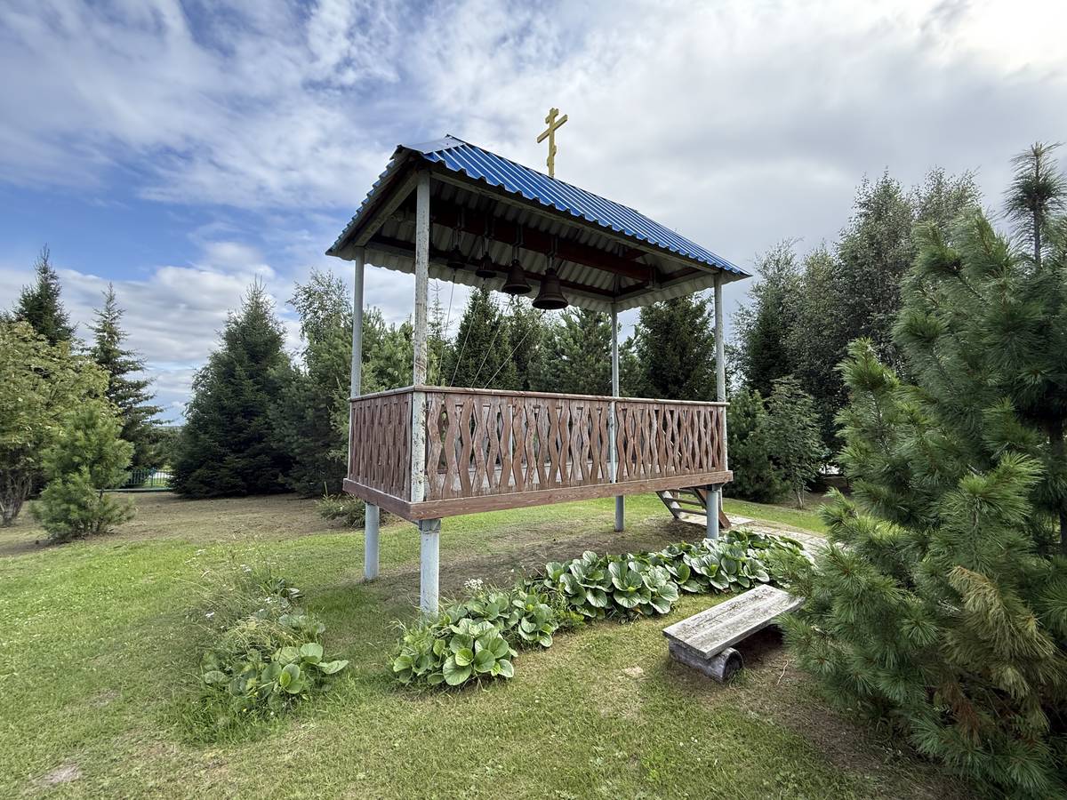 Церковь Успения Пресвятой Богородицы, Демьянское (Уватский район, Тюменская область). дополнительная информация, Звонница