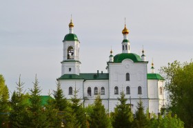 Юргинское. Церковь Троицы Живоначальной и Трех Святителей
