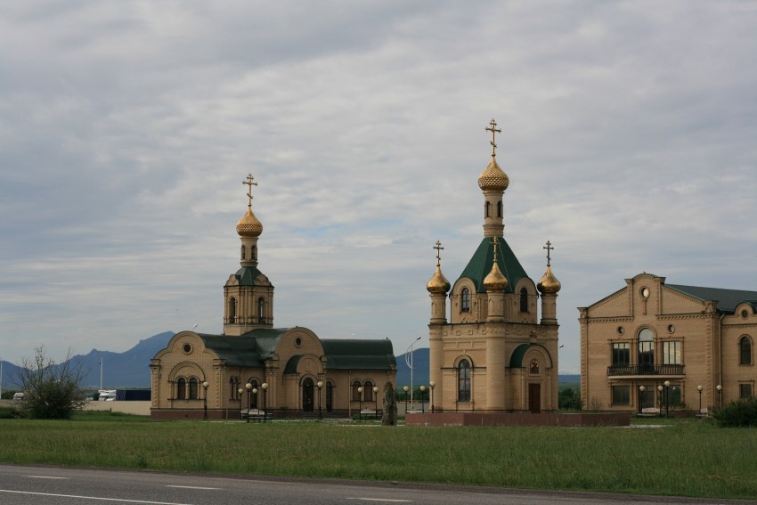 Ульяновка. Церковь Георгия Победоносца. общий вид в ландшафте