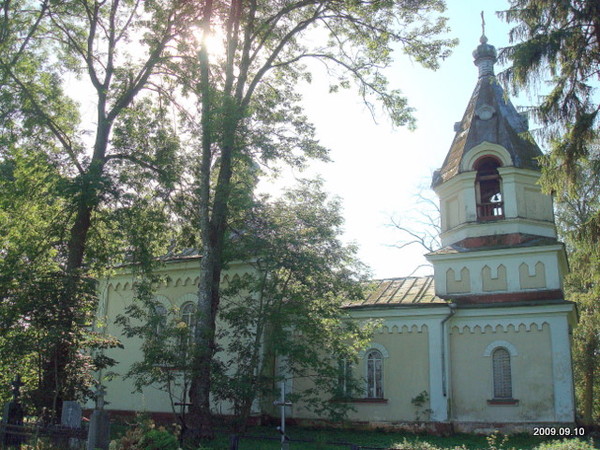 Интурке. Церковь Покрова Пресвятой Богородицы. общий вид в ландшафте