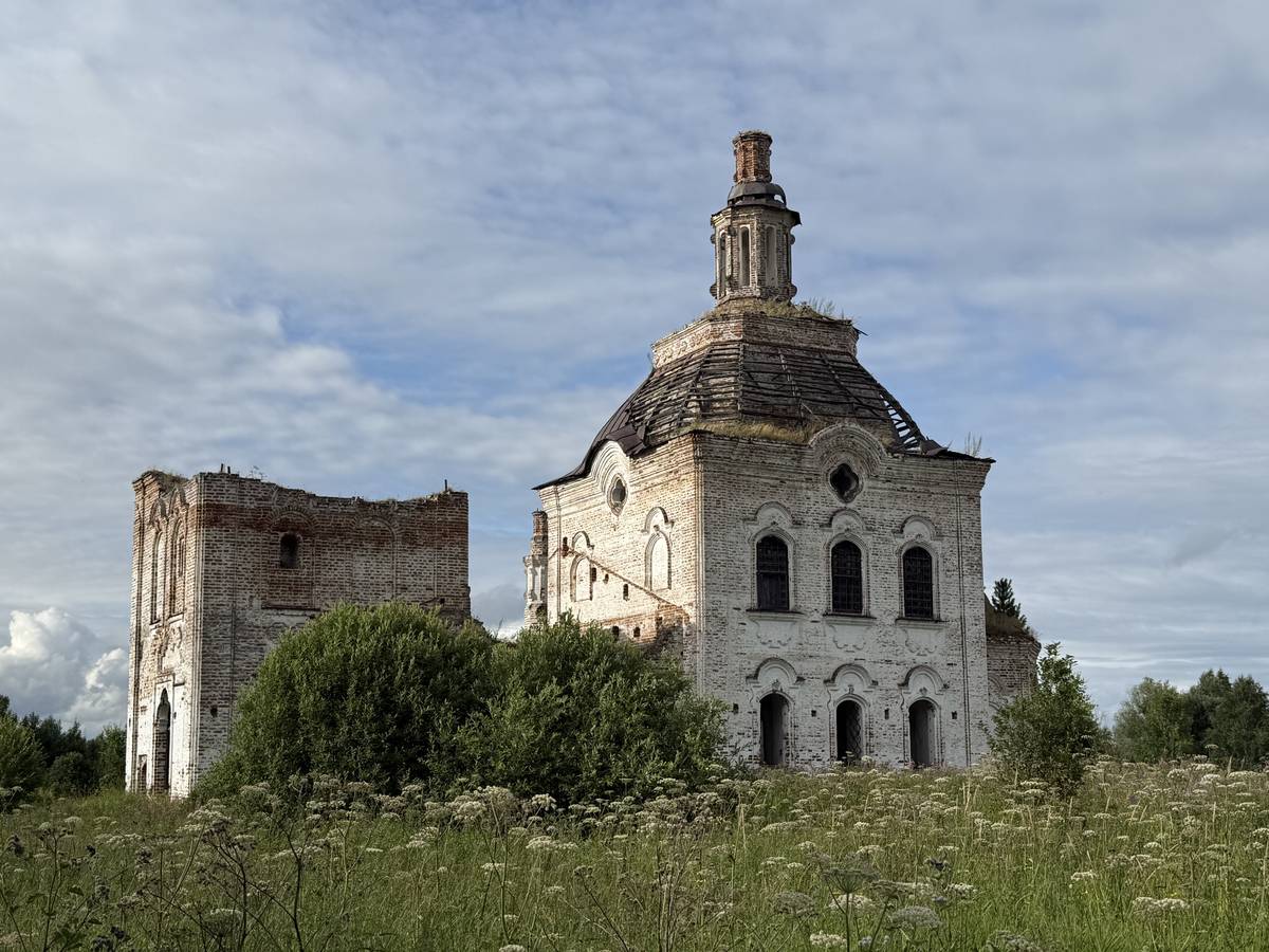 Церковь Прокопия и Иоанна Устюжских, Юровск (Уватский район, Тюменская область). фасады, Вид с юго-запада
