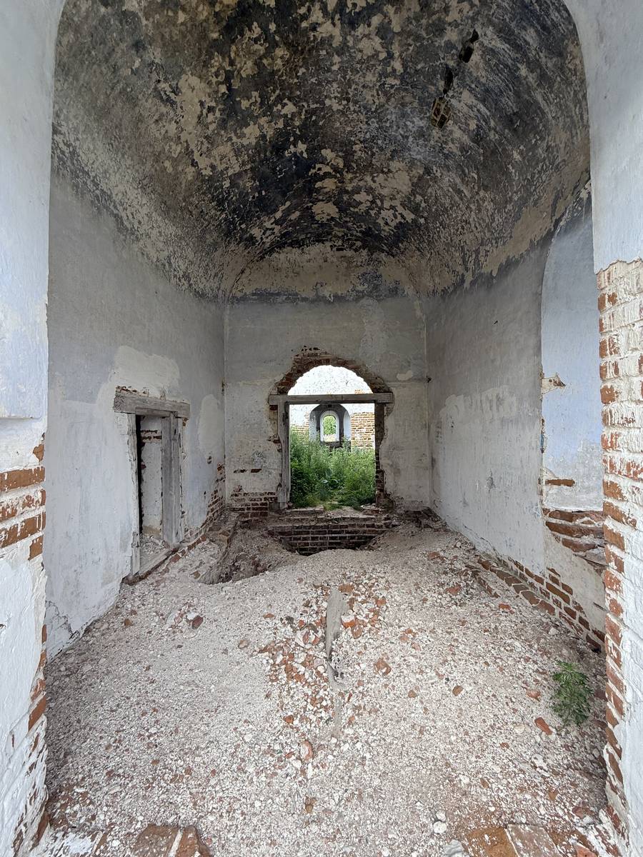 Церковь Прокопия и Иоанна Устюжских, Юровск (Уватский район, Тюменская область). интерьер и убранство, Первый ярус колокольни, вид с запада