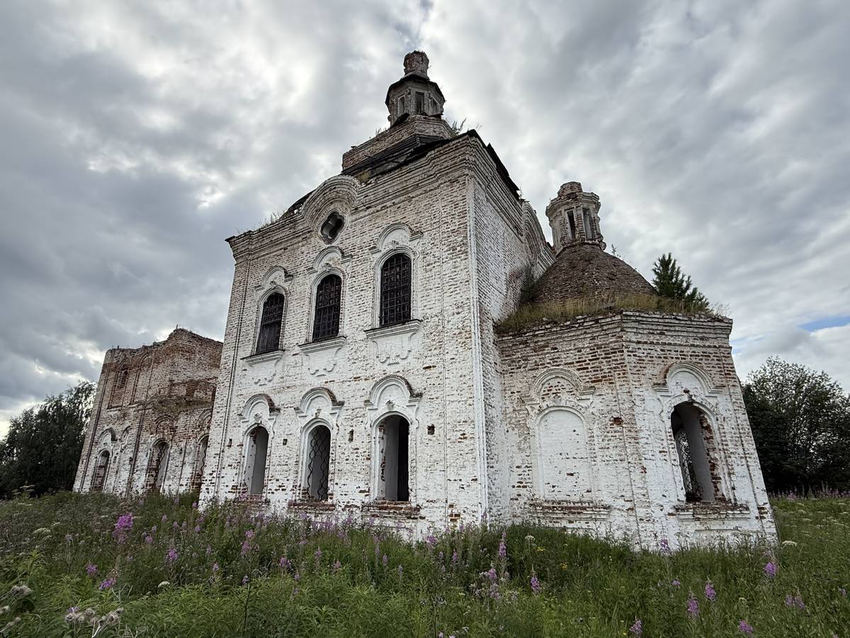 Церковь Прокопия и Иоанна Устюжских, Юровск (Уватский район, Тюменская область). фасады, Вид с юго-востока