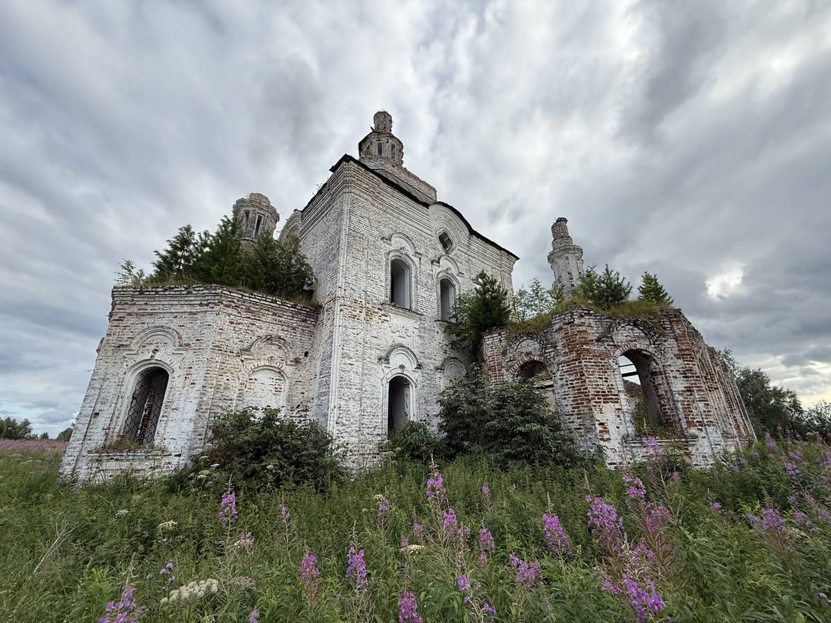 Церковь Прокопия и Иоанна Устюжских, Юровск (Уватский район, Тюменская область). фасады, Вид с северо-востока