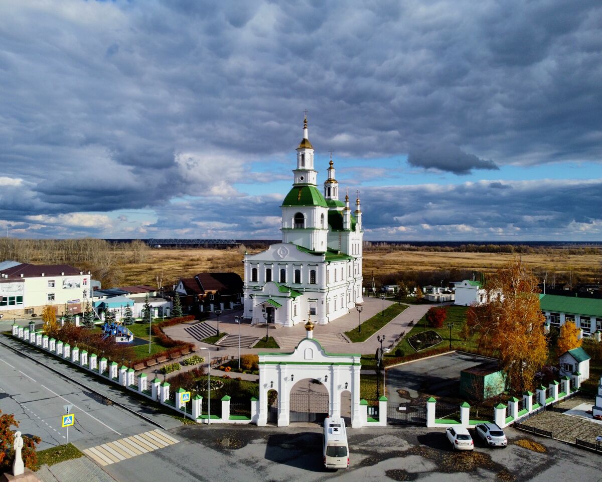 Собор Сретения Господня (новый), Ялуторовск (Ялуторовский район и г. Ялуторовск, Тюменская область). дополнительная информация, Вид на святые врата