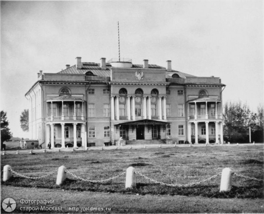 Домовая церковь Александры Римской в Александринском (Нескучном) дворце, Донской (Южный административный округ (ЮАО), г. Москва). архивная фотография, Фото с сайта pastvu.com