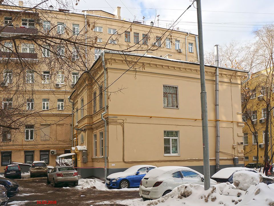Якиманка. Домовая церковь Александра Невского при бывшем приюте имени Александра II. фасады