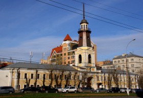 Москва. Колокольня церкви Петра и Павла при Хамовнических Казармах