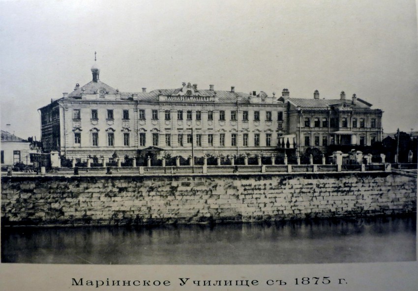 Домовая церковь Введения во Храм Пресвятой Богородицы при Мариинском женском училище, Якиманка (Центральный административный округ (ЦАО), г. Москва). архивная фотография, фото с genarh.ru/spiski_vipusknikov/ Mariin_jensk_ushilishe_1851_1901.pdf