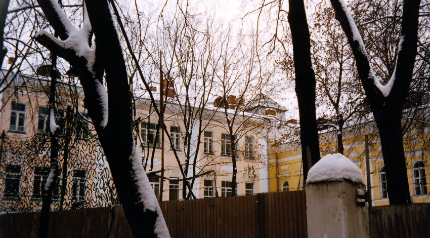 Домовая церковь Покрова Пресвятой Богородицы при Александро-Мариинском институте, Хамовники (Центральный административный округ (ЦАО), г. Москва). фасады, вид здания со двора до переделки под галерею Церетели