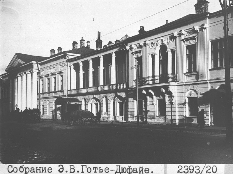 Домовая церковь Покрова Пресвятой Богородицы при Александро-Мариинском институте, Хамовники (Центральный административный округ (ЦАО), г. Москва). архивная фотография, Фото с сайта http://sontucio.livejournal.com