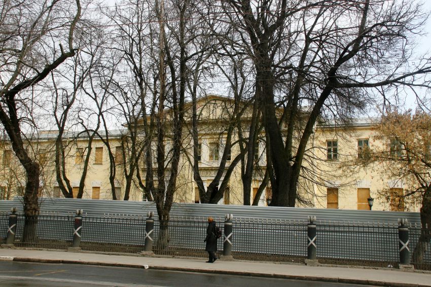 Домовая церковь Константина и Елены при Фанагорийском полку в Семинарских казармах, Басманный (Центральный административный округ (ЦАО), г. Москва). фасады