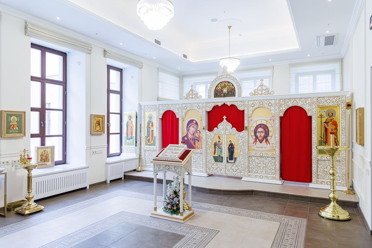 Домовая церковь Константина и Елены при Фанагорийском полку в Семинарских казармах, Басманный (Центральный административный округ (ЦАО), г. Москва). интерьер и убранство, Восстановленный храм