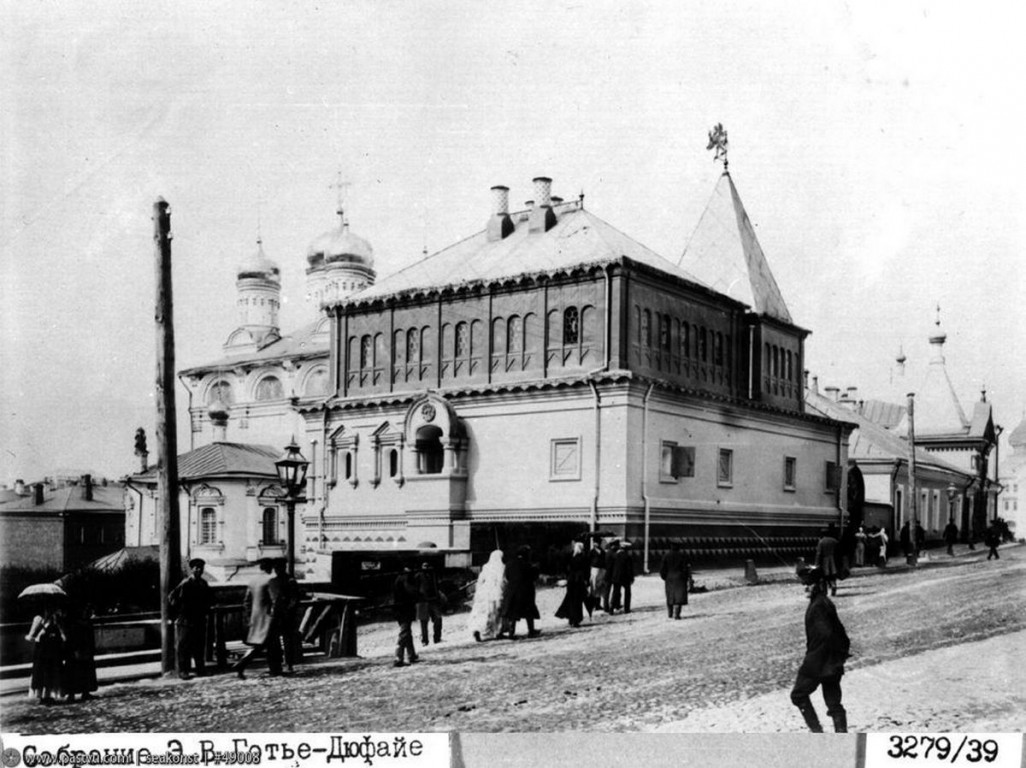 Тверской. Знаменский монастырь. архивная фотография, Дом Бояр Романовых.Фотограф: Э.В. Готье-Дюфайе.Источник: Архив ЦИГИ.1901 году (направление съемки — юго-запад) Фото с http://oldmos.ru/old/photo/view/49008