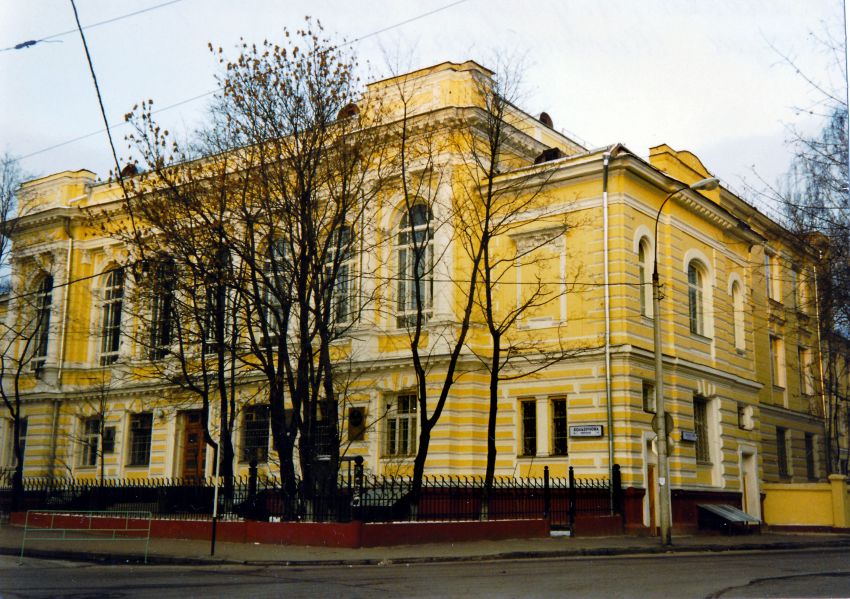 Домовая церковь Григория Богослова при бывшей 8-й мужской гимназии имени Г.П. Шелапутина, Хамовники (Центральный административный округ (ЦАО), г. Москва). фасады