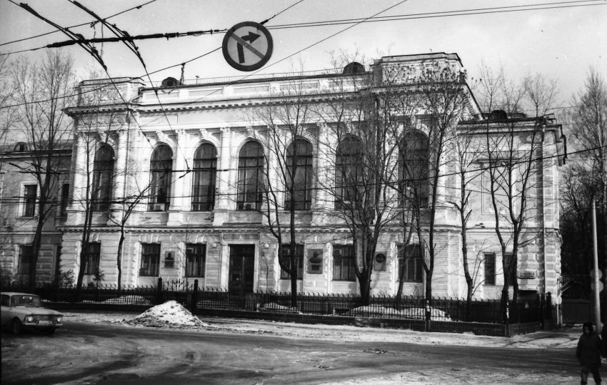 Домовая церковь Григория Богослова при бывшей 8-й мужской гимназии имени Г.П. Шелапутина, Хамовники (Центральный административный округ (ЦАО), г. Москва). фасады