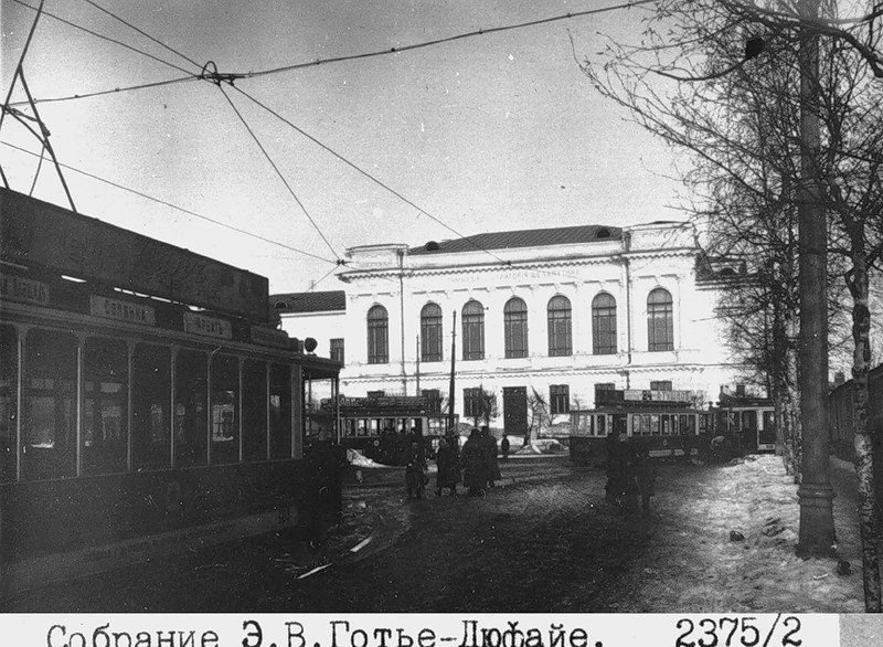 Домовая церковь Григория Богослова при бывшей 8-й мужской гимназии имени Г.П. Шелапутина, Хамовники (Центральный административный округ (ЦАО), г. Москва). архивная фотография, Фото с сайта http://sontucio.livejournal.com