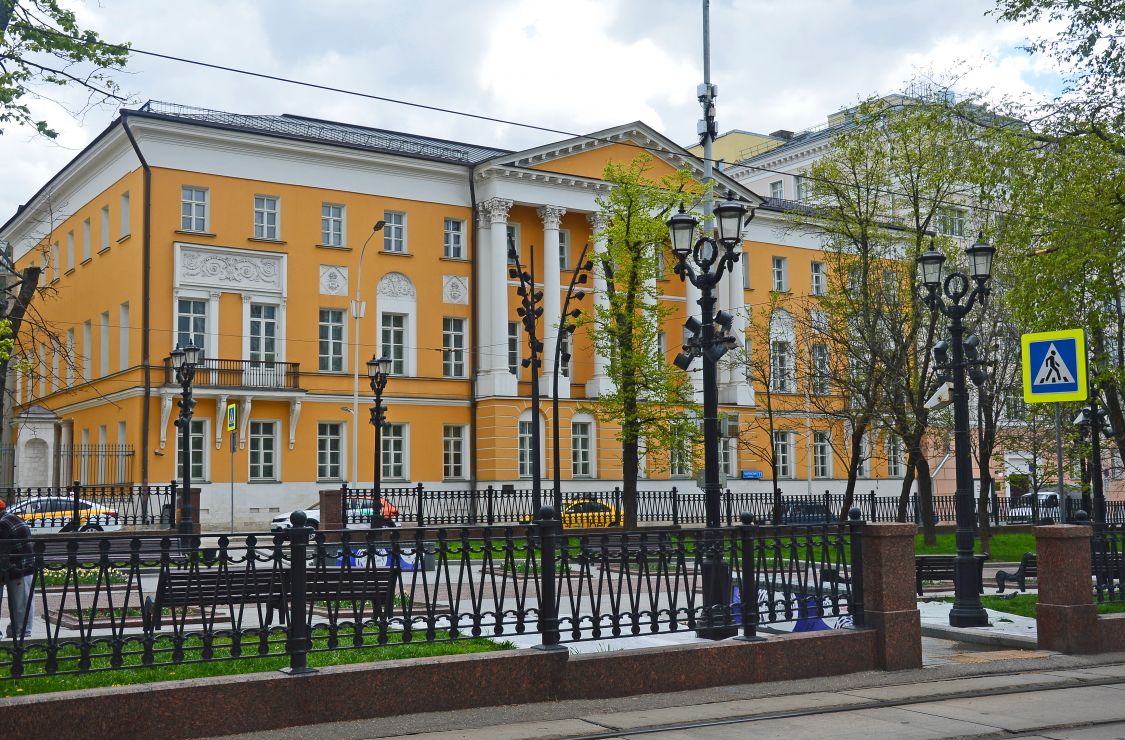 Домовая церковь Александра Невского при бывшей Императорской академии коммерческих наук, Басманный (Центральный административный округ (ЦАО), г. Москва). фасады