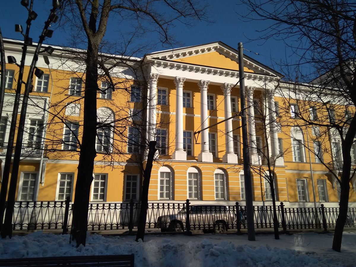 Домовая церковь Александра Невского при бывшей Императорской академии коммерческих наук, Басманный (Центральный административный округ (ЦАО), г. Москва). фасады