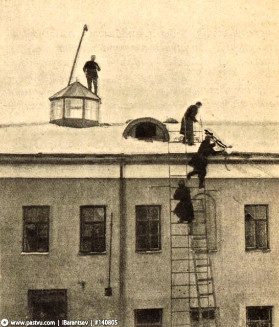 Домовая церковь Петра и Павла в доме Муравьева, Замоскворечье (Центральный административный округ (ЦАО), г. Москва). архивная фотография, Фото с сайта pastvu.com   Поднятие креста.