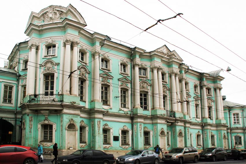 Домовая церковь Благовещения Пресвятой Богородицы при бывшей 4-й мужской гимназии, Басманный (Центральный административный округ (ЦАО), г. Москва). фасады, Вид на 
