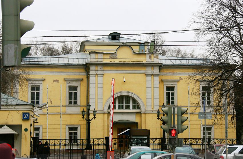 Донской. Домовая церковь Варвары великомученицы при Варваринском Сиротском доме Лобковых. фасады