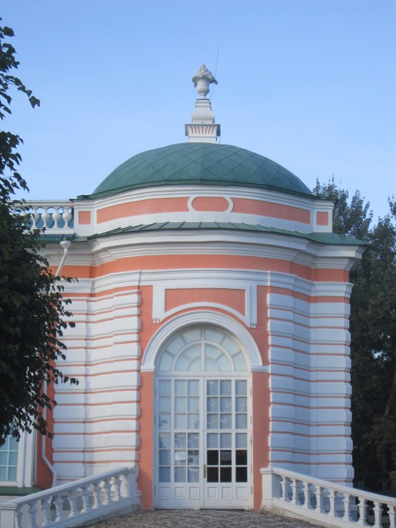 Вешняки. Домовая церковь Чуда Михаила Архангела в Кускове. фасады