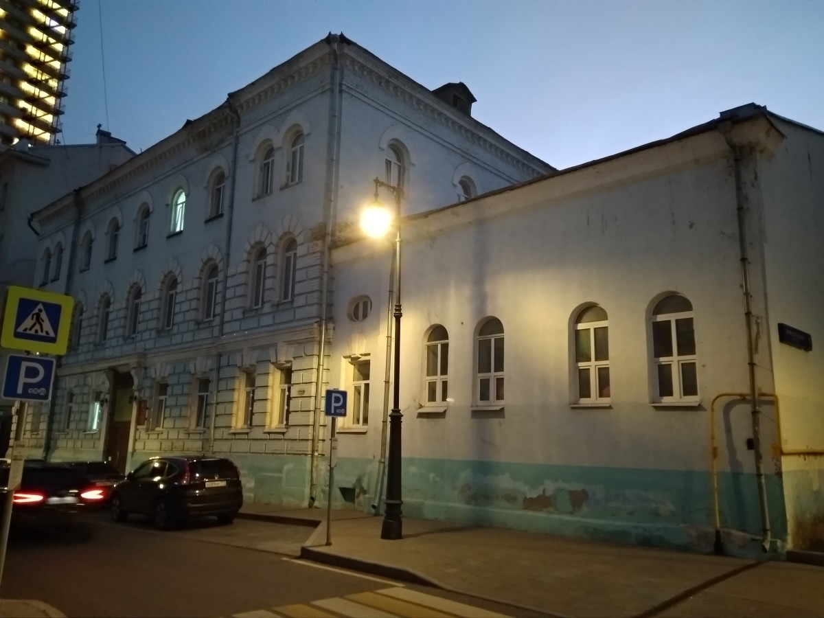 Домовая церковь Александра Невского при бывшем Приюте для неизлечимых больных имени Александра II, Арбат (Центральный административный округ (ЦАО), г. Москва). художественные фотографии