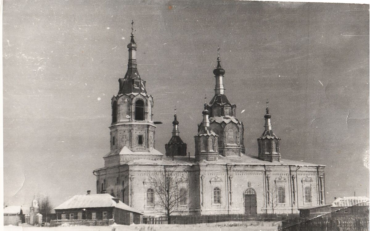 Церковь Воздвижения Креста Господня, Козлятское (Нижнеломовский район, Пензенская область). архивная фотография, Фото сер. 20 в. Фонды Нижнеломовского краеведческого музея. Номер в ГК 55846220